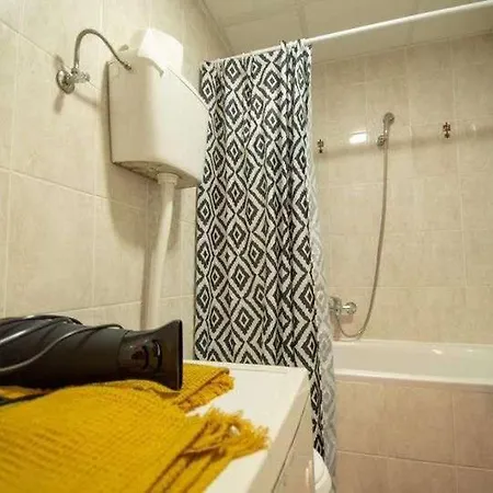 Centar Stan Na Dan Za Do 4 Osobe Apartment Novi Sad Exterior photo