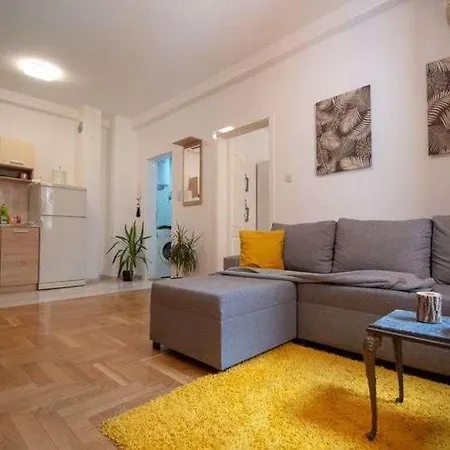 Centar Stan Na Dan Za Do 4 Osobe Apartment Novi Sad Exterior photo