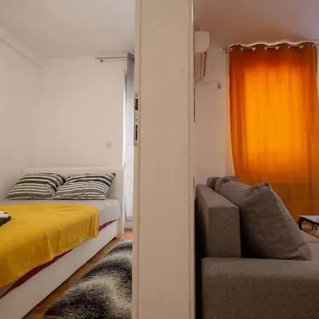 Centar Stan Na Dan Za Do 4 Osobe Apartment Novi Sad Exterior photo