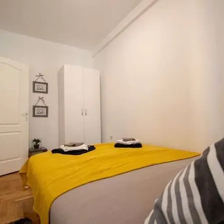 Centar Stan Na Dan Za Do 4 Osobe Apartment Novi Sad Exterior photo