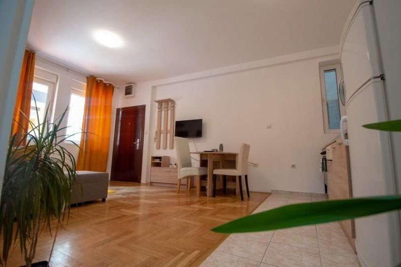 Centar Stan Na Dan Za Do 4 Osobe * Novi Sad